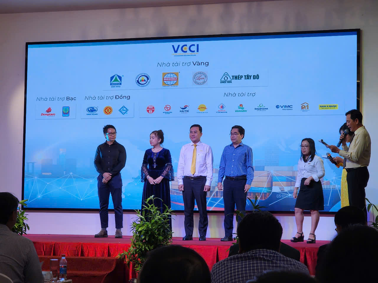 Doanh nghiệp tiêu biểu được vinh danh trên sân khấu Hội nghị Hội viên thường niên năm 2025