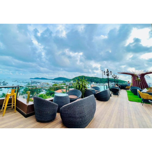 PH Rooftop Bar & Lounge