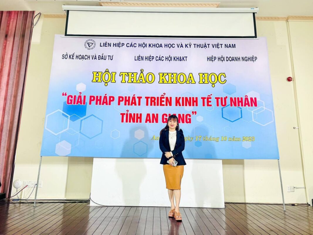 Tham dự Hội thảo khoa học “Giải pháp phát triển kinh tế tư nhân tỉnh An Giang”